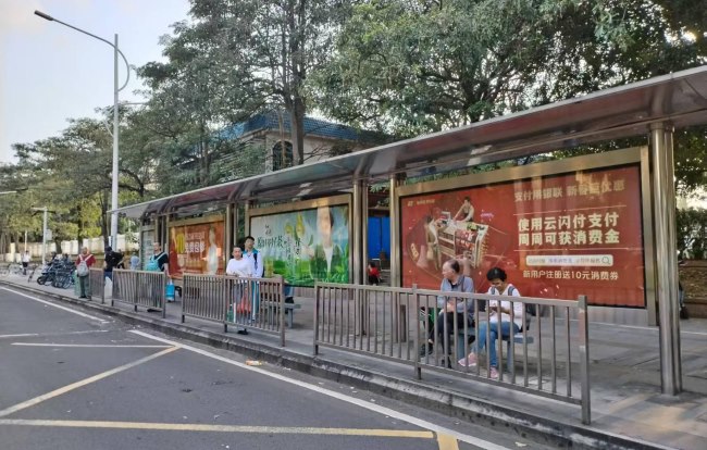 ?？诠徽九_燈箱廣告投放，?？诎褪亢蜍囃V告價格