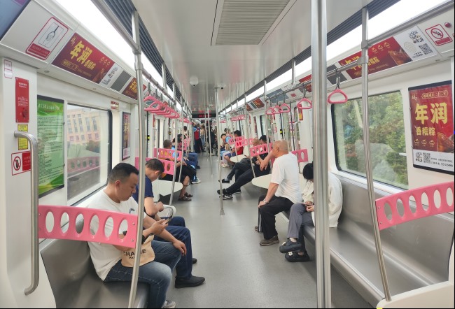 重慶地鐵列車語音冠名價格，重慶地鐵車廂播音導向廣告投放