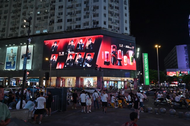 南昌中山路百盛商場LED廣告投放，南昌戶外LED大屏廣告價格