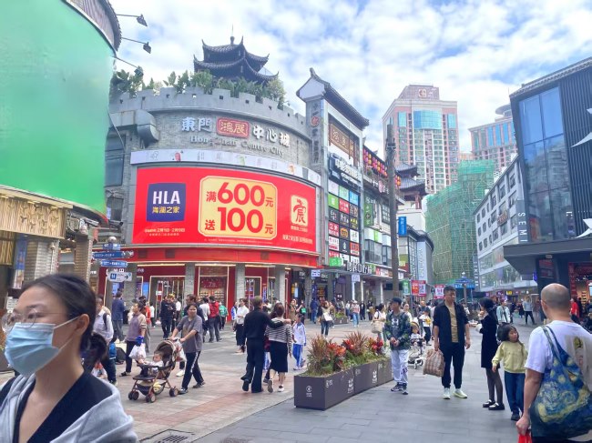 深圳東門步行街LED廣告價格，深圳鴻展中心城LED大屏廣告投放