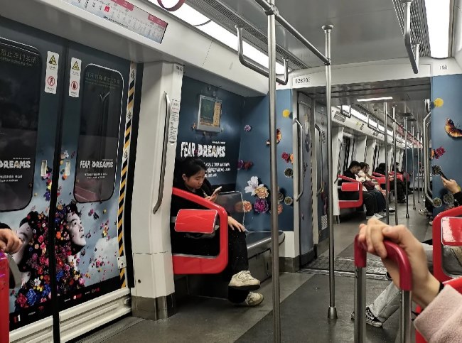 佛山地鐵2號線內包車貼廣告投放案例，佛山地鐵車廂廣告價格