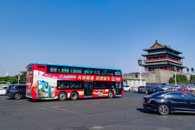 北京雙層觀光車身外車貼巴士廣告投放，北京公交車廣告價(jià)格