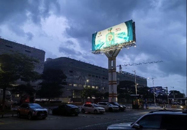 佛山順德新桂路和樂家居電商園雙面高桿戶外大牌廣告投放價格