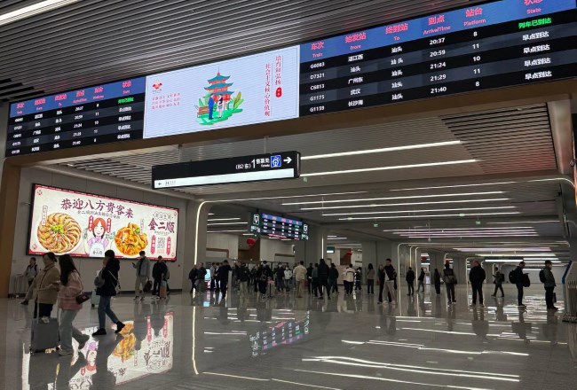 汕頭站高鐵出站口墻面燈箱廣告投放，汕頭火車站大屏廣告價(jià)格