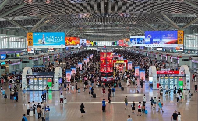 從國際形勢和國內現實環境中如何預測2025年下半年經濟走向？廣告行業是經濟的晴雨表說法靠譜嗎？