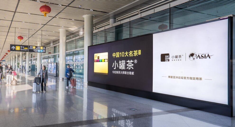 第一戶外傳媒-長沙黃花機場-T2出發層磁浮連廊站立式燈箱 第一戶外傳媒-長沙黃花機場-T2出發層磁浮連廊站立式燈箱