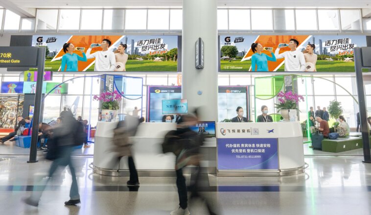第一戶外傳媒-長沙黃花機場-T1候機廳安檢后上方墻面燈箱 第一戶外傳媒-長沙黃花機場-T1候機廳安檢后上方墻面燈箱