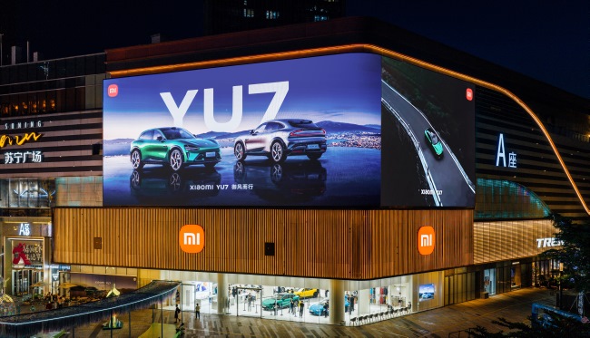 小米YU7正式交付！雷總現場為車主開車門到底是真心還是假意？