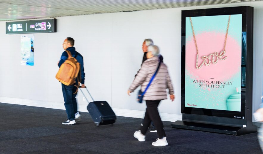 第一戶外傳媒-長沙黃花機場-T2到達夾層站立式滾動燈箱 第一戶外傳媒-長沙黃花機場-T2到達夾層站立式滾動燈箱