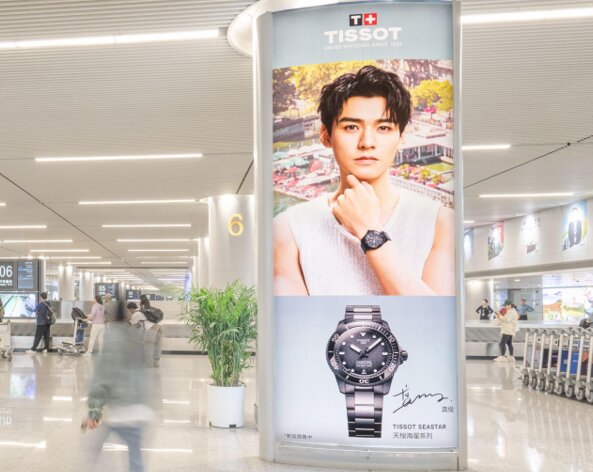 第一戶外傳媒-長沙黃花機場-T2到達行李廳雙面圖騰燈箱 第一戶外傳媒-長沙黃花機場-T2到達行李廳雙面圖騰燈箱