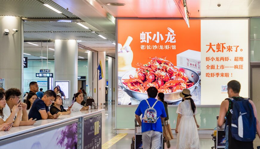 第一戶外傳媒-長沙黃花機場-T2到達出口兩側墻面燈箱 第一戶外傳媒-長沙黃花機場-T2到達出口兩側墻面燈箱