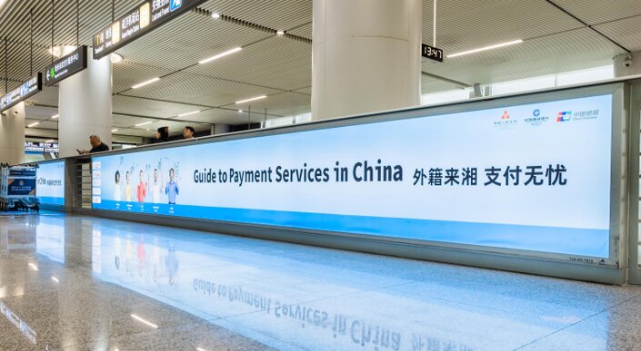 第一戶外傳媒-長沙黃花機場-T2國際到達行李廳出口下方燈箱 第一戶外傳媒-長沙黃花機場-T2國際到達行李廳出口下方燈箱