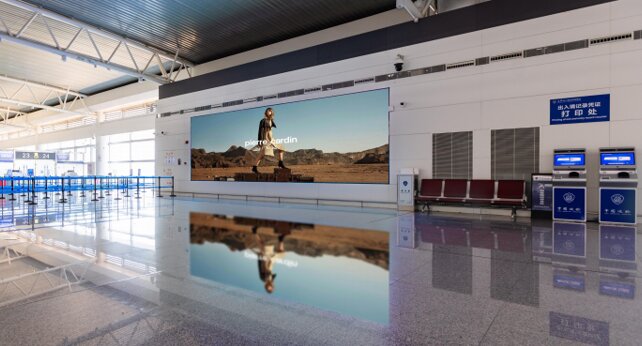 第一戶外傳媒-長沙黃花機場-T2國際出發安檢口LED屏 第一戶外傳媒-長沙黃花機場-T2國際出發安檢口LED屏