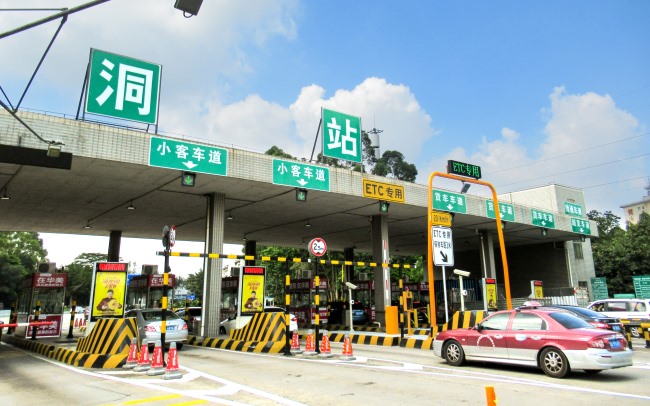 廣州龍洞收費(fèi)站燈箱廣告投放優(yōu)勢(shì)，廣州收費(fèi)站龍洞站廣告價(jià)格