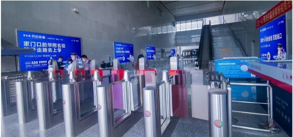 第一戶外傳媒-惠陽站-1F出站大廳墻體燈箱 第一戶外傳媒-惠陽站-1F出站大廳墻體燈箱