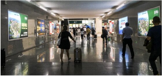 第一戶外傳媒-惠陽站-1F出站通道墻體燈箱 第一戶外傳媒-惠陽站-1F出站通道墻體燈箱