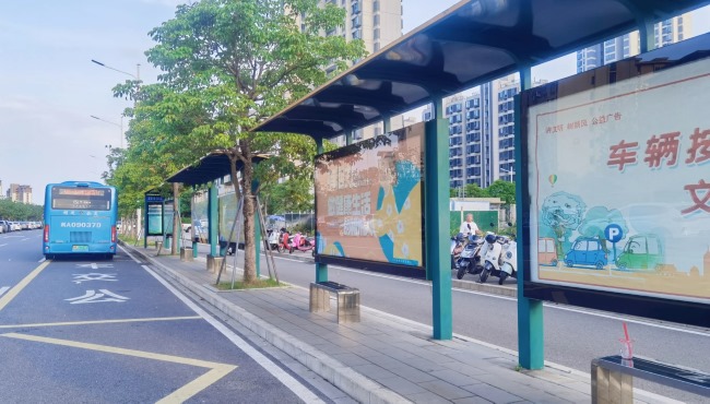 福州公交站臺大牌廣告投放，福州巴士候車亭大牌廣告價格
