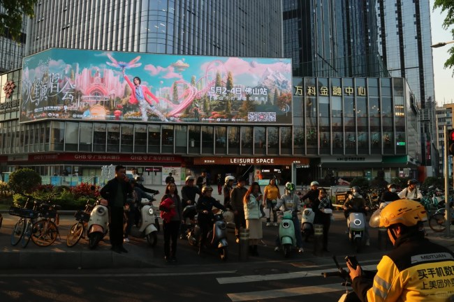 佛山禪城季華五路萬科金融中心LED廣告投放，佛山大屏廣告價(jià)格