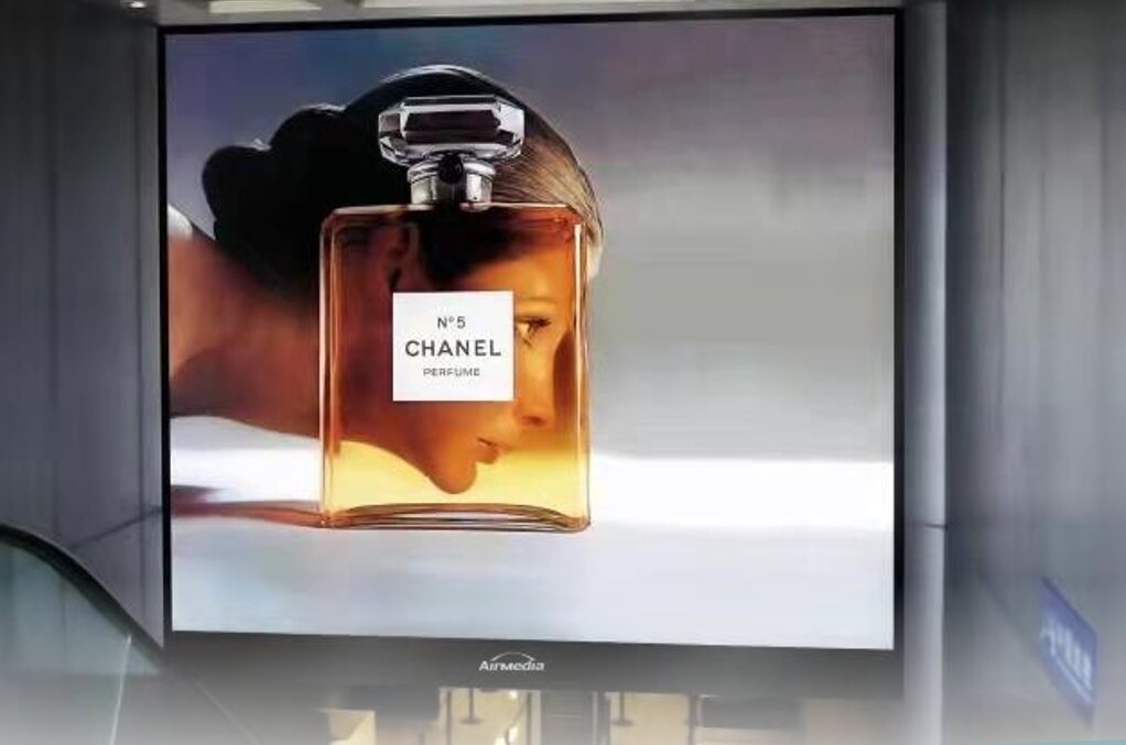 第一戶外傳媒-義烏機場-國際到達通廊下扶梯處燈箱 第一戶外傳媒-義烏機場-國際到達通廊下扶梯處燈箱