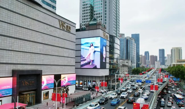 武漢武商MALL世貿(mào)廣場雙面LED廣告投放，武漢戶外大屏廣告