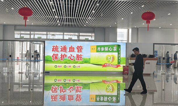 第一戶外傳媒-汕頭站-南北進站口落地燈箱 第一戶外傳媒-汕頭站-南北進站口落地燈箱