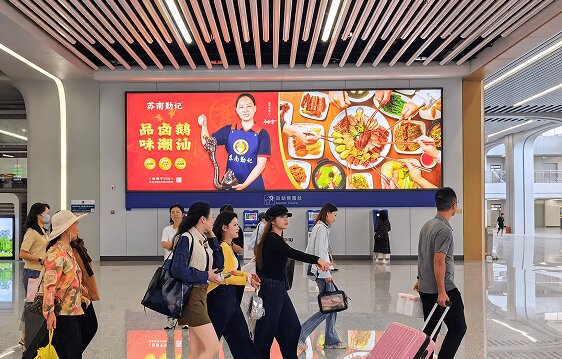 第一戶外傳媒-汕頭站-出站口墻面燈箱 第一戶外傳媒-汕頭站-出站口墻面燈箱