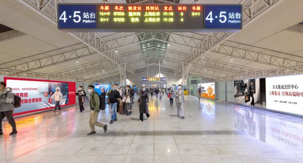 第一戶外傳媒-溫州南站出發廊橋燈箱