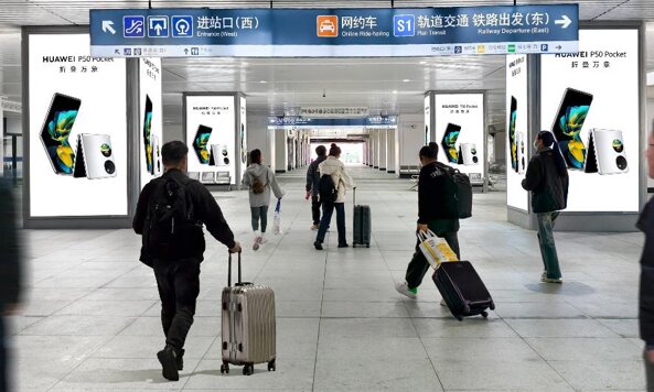 第一戶外傳媒-溫州南站進出站口包柱燈箱