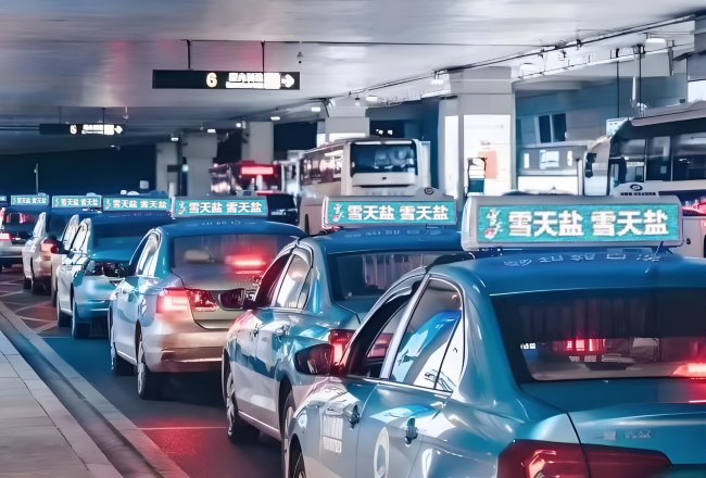 南寧出租車頂LED屏廣告投放，南寧出租車頂燈彩屏廣告價格