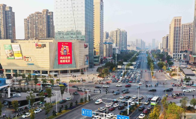 長沙王府井百貨LED廣告投放，長沙商場外墻大屏廣告價格