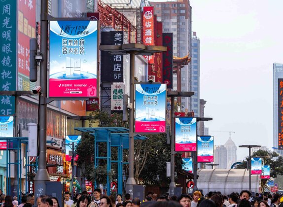 第一戶外傳媒-長(zhǎng)沙黃興南路步行街矩陣燈桿 第一戶外傳媒-長(zhǎng)沙黃興南路步行街矩陣燈桿
