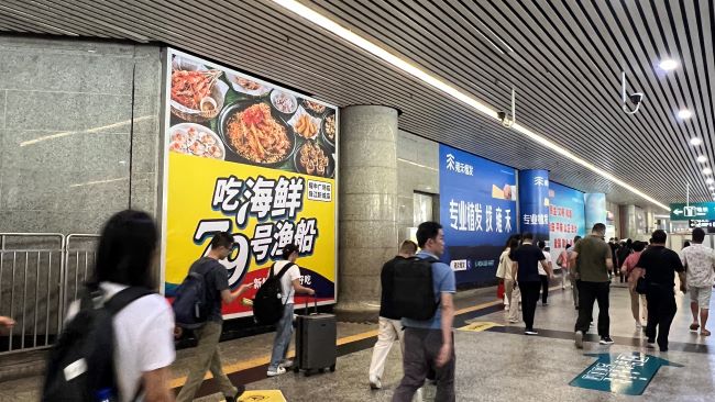 廣州東站出站口墻面燈箱廣告投放，廣州東高鐵站大屏廣告價格