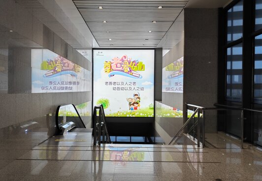 第一戶外傳媒-蕪湖站-基本站臺電梯楣頭燈箱 