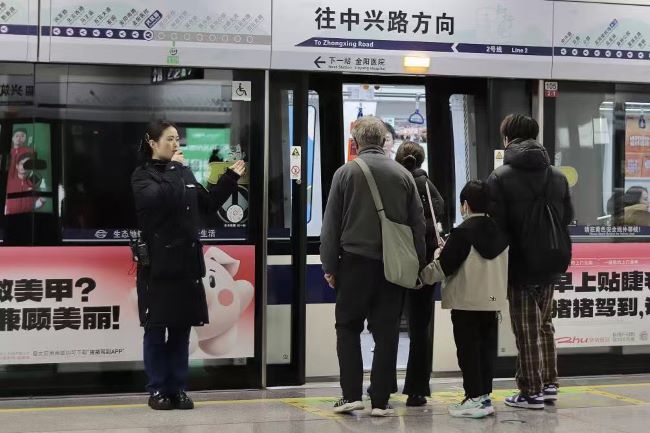 貴陽(yáng)地鐵內(nèi)包車貼廣告投放案例，貴陽(yáng)地鐵屏蔽門貼廣告價(jià)格