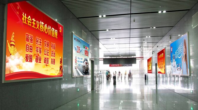第一戶(hù)外傳媒-三明北站-出站廳燈箱 第一戶(hù)外傳媒-三明北站-出站廳燈箱