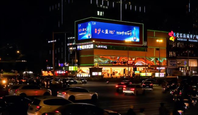 南寧華豐城大屏LED廣告投放，南寧裸眼3D大屏廣告