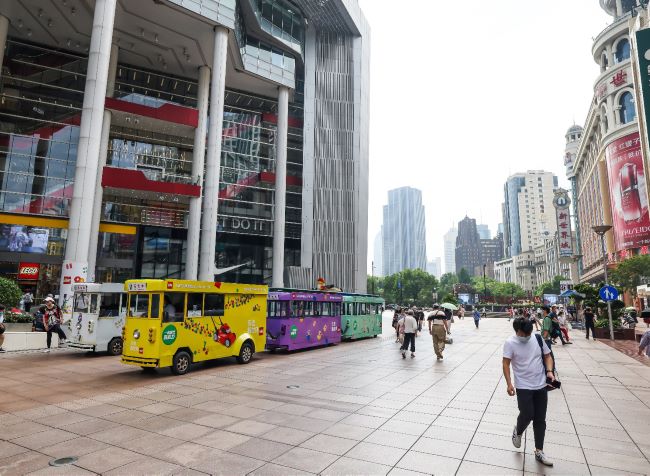 上海觀光巴士外車貼巴士廣告投放，上海鐺鐺車小火車廣告價(jià)格