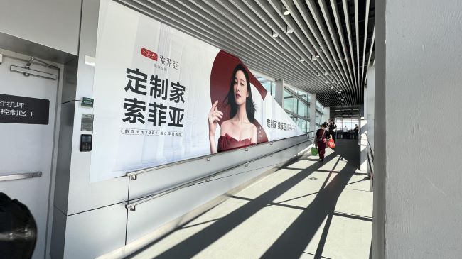廣州機場T2外廊橋大牌廣告投放，廣州白云機場內廊橋廣告價格