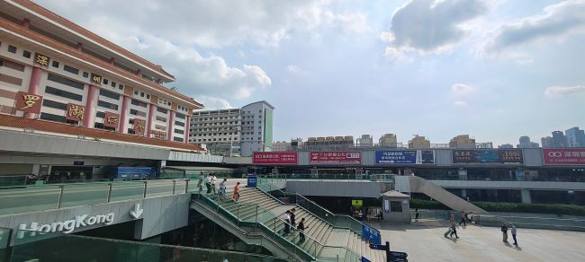 深圳羅湖口岸廣場大牌廣告投放，深圳站羅湖火車站廣告價格