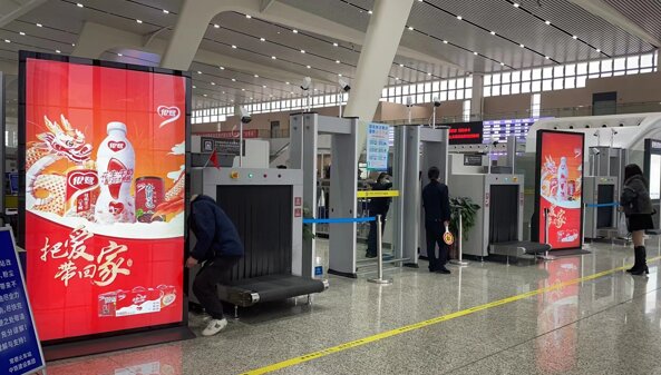 第一戶外傳媒-常德站-進站安檢口數字滾動燈箱