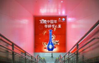 第一戶外傳媒-南通地鐵超級梯楣燈箱