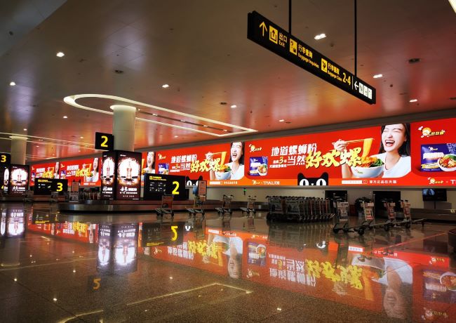 桂林兩江機場行李大廳墻面LED巨屏投放，桂林機場大屏廣告價格