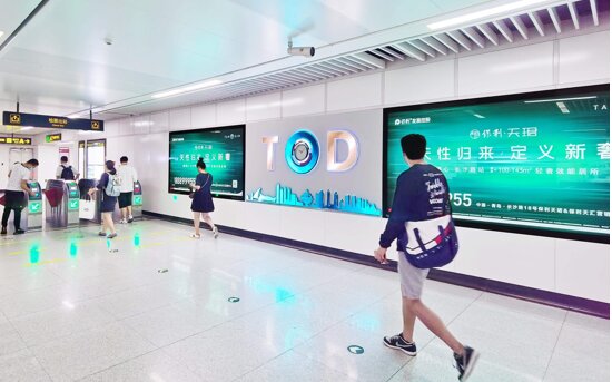 第一戶外傳媒-青島地鐵品牌站廳廣告 第一戶外傳媒-青島地鐵品牌站廳廣告