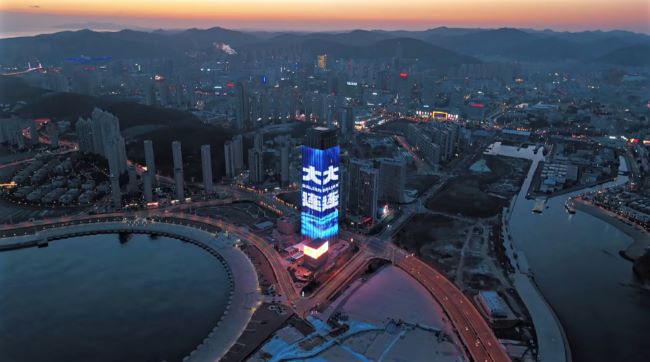 大連南海中心A座地標燈光秀廣告投放，大連樓體LED大屏廣告