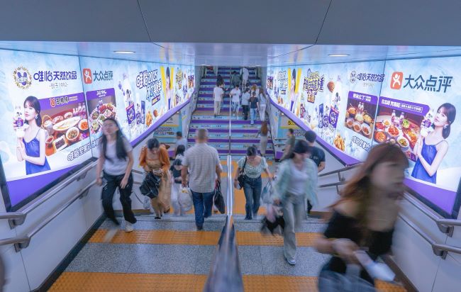 長(zhǎng)沙地鐵萬家麗廣場(chǎng)換乘通道廣告投放，長(zhǎng)沙地鐵大屏廣告價(jià)格