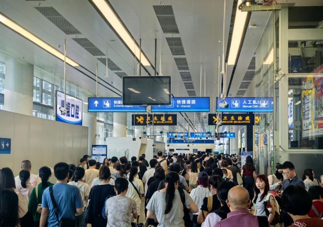 深圳福田口岸大屏廣告投放，深圳站福田口岸LED廣告價格