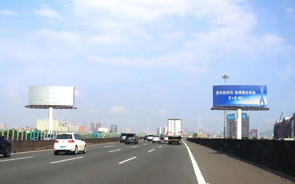 第一戶外傳媒-廣深高速長安互通立柱大牌廣告