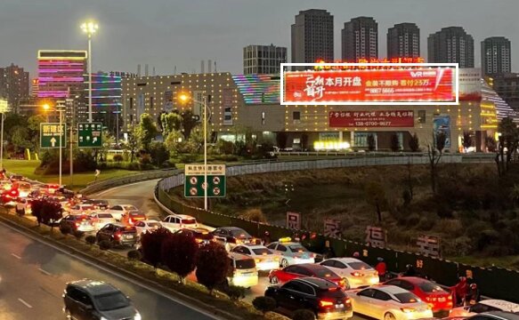 第一戶外傳媒-南昌恒盛商場戶外三面翻大牌 