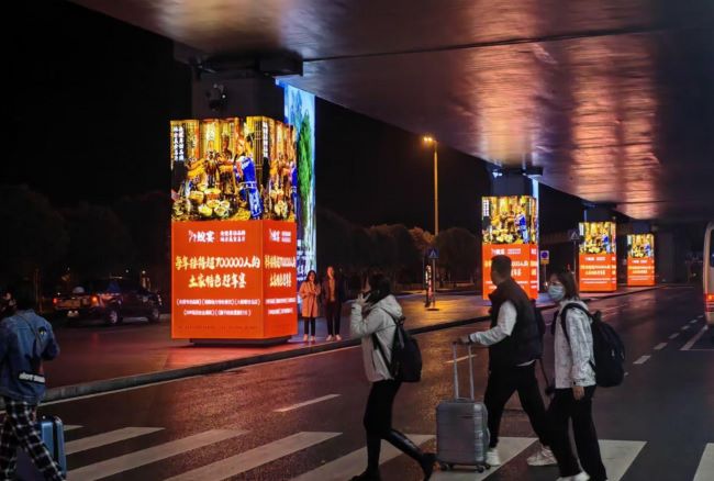 張家界機場到達門廊戶外包柱廣告投放，張家界荷花機場廣告