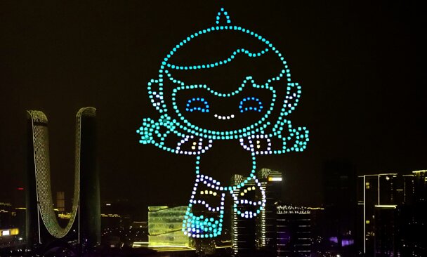 第一戶外傳媒-杭州錢江新城無人機(jī)表演